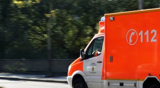 Frau im Rollstuhl in Bielefeld ins Wasser gefallen