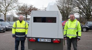 Rund um die Uhr im Einsatz: Mobiler Blitzer im Kreis Herford blitzt auch nachts
