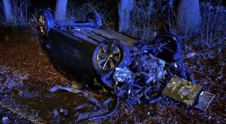 Opel überschlägt sich und landet auf dem Dach - Bielefelder bleibt unverletzt