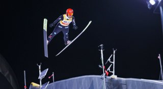 Skispringerinnen fehlen knapp 80 Zentimeter aufs Podium