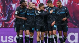 Eigentor rettet Leipzig: Leverkusen patzt im Top-Spiel