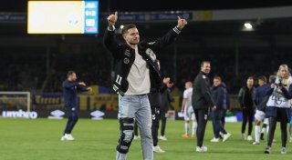 Pechvogel Marcel Hoffmeier freut sich über den Treuebeweis des SC Paderborn