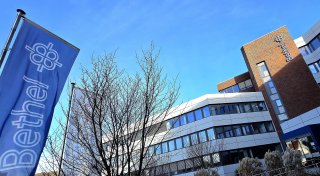 Bielefeld kompakt: Softwarekonflikt bei Bethel und Brandursache in Altenhagen