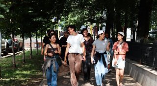 Nacktmalen: Paderborner Projekt setzt Impulse in Kasachstan