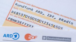 Betrügerische Versprechen: Bünder Seniorin deckt fiesen GEZ-Betrug auf