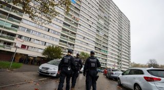400 Einsatzkräfte kontrollieren Duisburger Problem-Hochhaus
