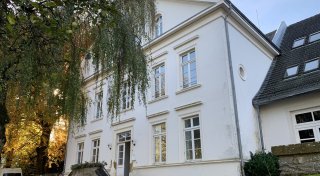 Früher herrschaftlich, jetzt Büros: Leerstehender Hof an Bielefelder Uni wird renoviert