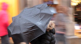Sturm zieht über OWL - Wetterdienst warnt vor neuen Windböen