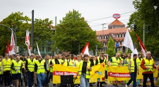 Produktion in Bielefeld gestoppt: Dr.-Oetker-Beschäftigte fordern mehr Lohn
