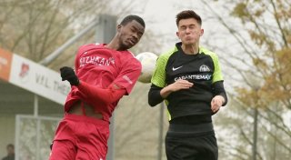 Theesens Kicker erlösen sich spät