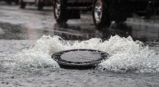 Wetterdienst warnt vor „extrem heftigem Starkregen“ im Westen von NRW - viele Einsätze