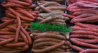 Kreis Gütersloh dominiert bei der Wurstproduktion mit Spitzenwerten in NRW
