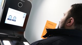Neue Regeln für Passfotos, Nachtfahrverbot für Mähroboter und Hofläden