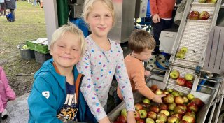 Viel Publikum beim Apfelfest auf dem Vauß-Hof in Scharmede