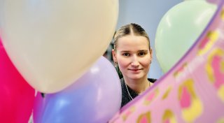21-jährige Bielefelderin macht sich selbstständig - mit einem Geschäft für Ballons