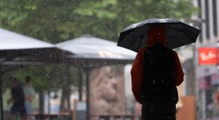 Gewitter und Starkregen im äußersten Süden erwartet