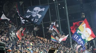 Kontroverse um Stadionhymne: Pfiffe für St. Pauli-Präsident