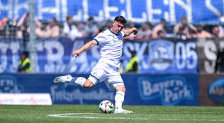 Der „Quarterback“ bleibt: Arminia Bielefeld verlängert vorzeitig mit Russo