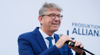 Kulturstaatsminister: Schmallippig beim Plattform-Soli