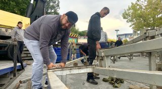 Zum Bünder Zwiebelmarkt: „Breakdancer“-Betreiber gibt Einblicke hinter die Kulissen