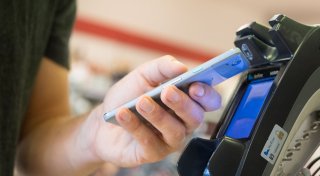 Mobil bezahlen: So laden Sie die Bankkarte aufs Smartphone