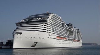 Nach Havarie: Kreuzfahrtschiff kommt in Neapel an