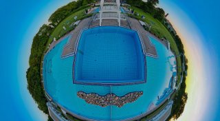 Probleme in Frauenumkleide: Männliches Reinigungsteam sorgt in Bielefelder Freibad für Unmut