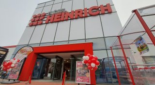 Neueröffnung: Kunden erobern Möbelhaus Heinrich in Steinheim