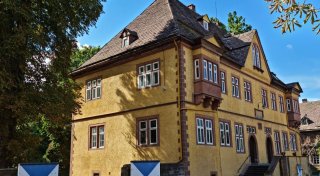 Herrensitz im Beverunger Stadtgebiet: Dachsanierung bei Schloss Amelunxen läuft