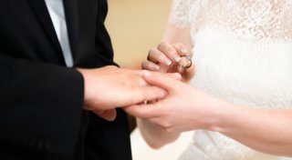 Heiraten oder nicht: Aus diesen Gründen kann sich die Ehe finanziell lohnen