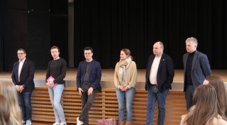 Minden-Lübbecker Bundestagskandidaten stellen sich Fragenhagel von 1.000 Schülern