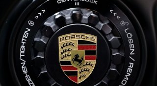 Gewinn von VW-Tochter Porsche bricht ein
