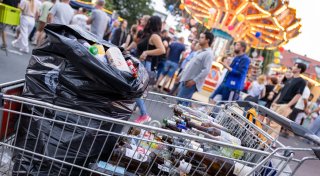 So viel Geld verdient ein Pfandflaschensammler auf Libori in Paderborn