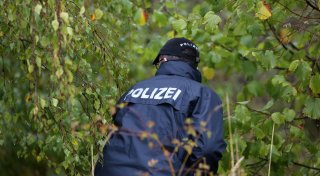 Nach Hilferufen in der Dunkelheit: größere Polizei-Suchaktion rund um Bahnstrecke in Herford