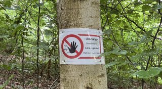 Betretungsverbot wegen Lebensgefahr: Schilder an Portaner Wanderweg sorgen für Irritation