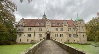 Der Löhner Bahnhofsverein zieht in historisches Wasserschloss Ulenburg