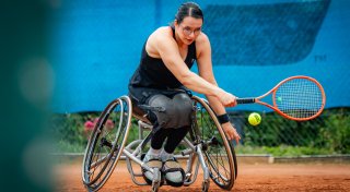 Rollstuhltennis-Spielerin Britta Wend hat die Paralympics in Los Angeles fest im Blick