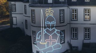 700-Jahr-Feier: Lasershow nutzt das Fürstenberger Schloss als Leinwand