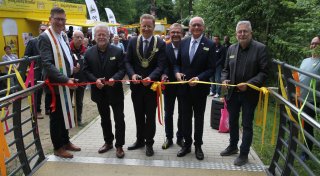 Neue Brücke im Salzkottener Franz-Kleine-Park feierlich eröffnet
