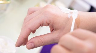 Pflege für Haut und Haar: Vorsicht bei diesen Inhaltsstoffen