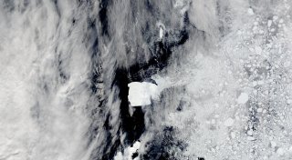 Weltweit größter Eisberg setzt sich in Bewegung