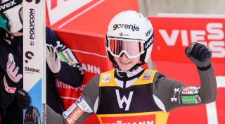 Skispringerin Freitag bei nächstem Prevc-Sieg Zweite