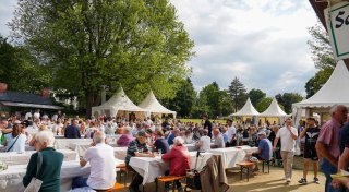 Schlägerei mit zwei Verletzten während Bünder Weinfest: Sicherheitsdienst war noch nicht da