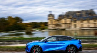 A390: Alpine bringt sportlichen Elektro-SUV mit drei Motoren