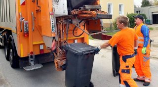 In Bielefeld bleibt erneut das Altpapier stehen: Warum trifft es immer den Papiermüll?
