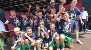 Mit vielen Fotos: FC Gütersloh gewinnt großes Jugend-Turnier vor dem SC Verl