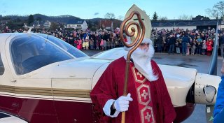 Vom Nordpol nach Bielefeld: Nikolaus landet auf dem Flugplatz Bielefeld