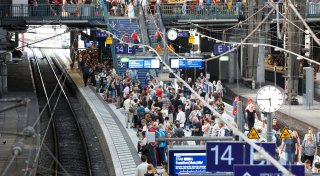 Volle Züge am Wochenende - Baustellen bremsen Verkehr aus