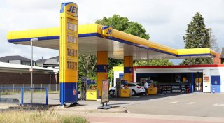 Mindener Jet-Tankstelle erneut überfallen: Täter bedroht Angestellten (28) mit Waffe