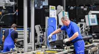 Mehr Autozulieferer verschieben Investitionen